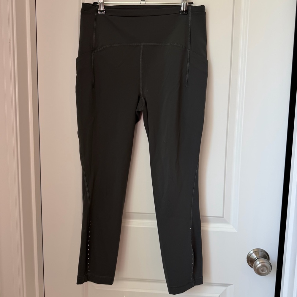 LuLuLemon Swift Speed High Rise Crop 23” Graphite Grey 8 Pockets Reflective - Picture 2 of 15